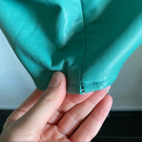 [VINTAGE] TEAL LEATHER SKIRT - Picture 5 of 12